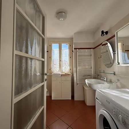 Apartamento Esther 2 *